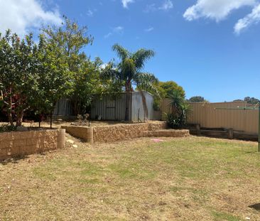 Great Unit, Private Yard! - Photo 2