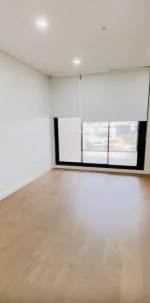 8 Kingsborough Wy, Sydney - Photo 1