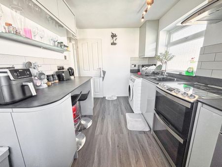 2 bedroom maisonette to rent - Photo 5