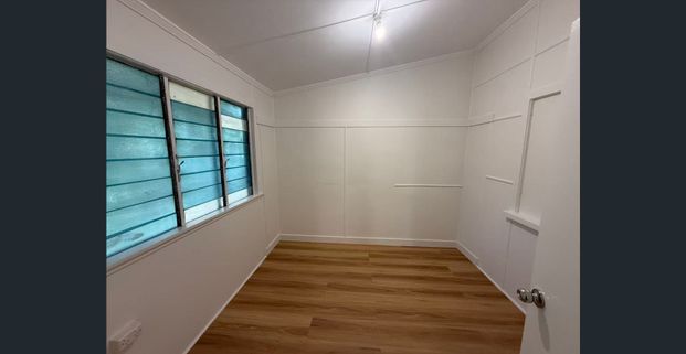 Newly Renovated 4 Bed Queenslander with Courtyard - Photo 1