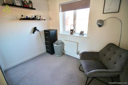 3 bedroom property to rent in Bolton - Photo 2