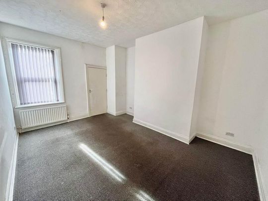 3 bedroom flat to rent - Photo 1