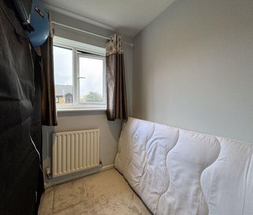 4 bedroom semi-detached house to rent - Photo 4