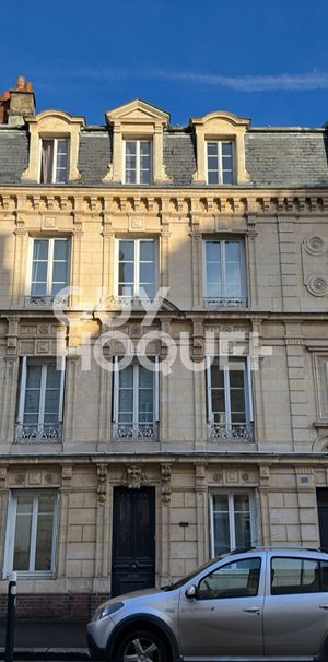 CAEN - F1 place des Petites Boucheries - Photo 1