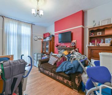 6 bedroom end of terrace house to rent - Photo 1