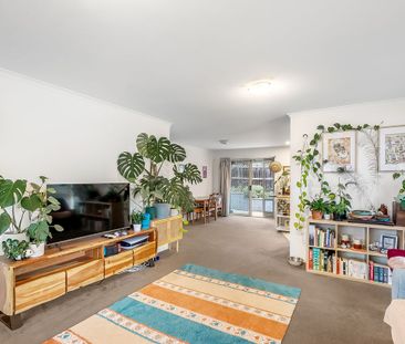 Tidy Two Bedroom Villa - Photo 3