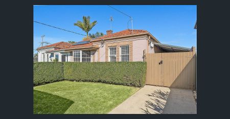 Family friendly semi in a sought after pocket - Photo 5