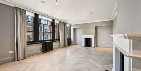 An exceptional four-bedroom apartment, newly refurbished in the heart of Mayfair. - Photo 2
