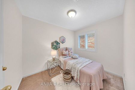 For Lease - 34 Horn Street, Whitchurch-Stouffville, Ontario - Photo 4