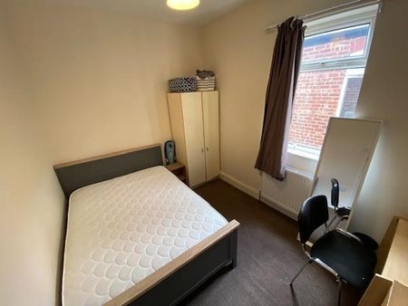 7 bedroom private hall to rent - Photo 3