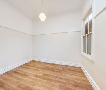 Charming 2-Bedroom in Prime Inner Melbourne Location - Photo 3