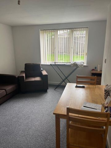 2 bed Apartment - To Let - Photo 2