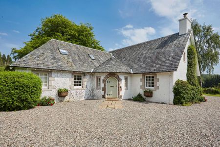 Brackenhill, Ochtertyre Estate near Crieff is offered to the market for let in excellent condition, spacious ground floor public rooms and bedrooms with en-suit - Photo 2