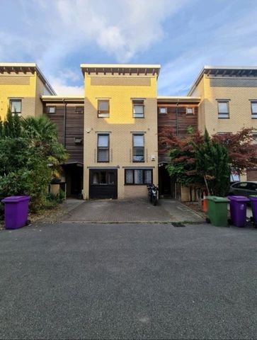 Room in a Shared House, Ashton Street, E14 - Photo 5