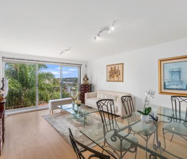 Stylish Apartment with City Views in a Blue-Ribbon Dover Heights Se... - Photo 1