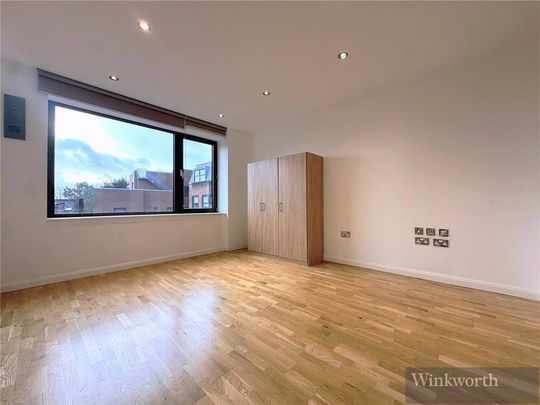 Studio to rent - Photo 1