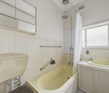 Charming three bedroom family home - Photo 4