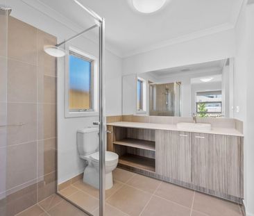 10 Dryden Avenue, Manor Lakes, Vic 3024 - Photo 6