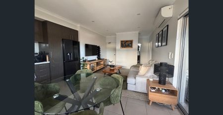 FABULOUS FURNISHED APARTMENT - Photo 2