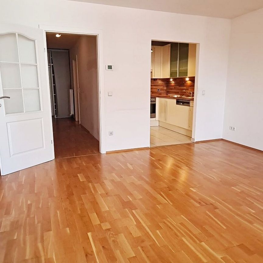 NASCHMARKT-NÄHE, 62 m2 Dachgeschoß, 2 Zimmer, Küche, Wannenbad, Parketten, U4-Nähe, Kettenbrückengasse - Photo 1