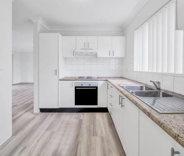 FULLY RENOVATED 3 BEDROOM APARTMENT LOCATED IN THE HEART OF WESTMEAD - Photo 6