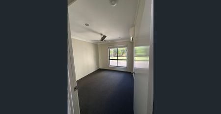 Modern , Spacious 4-Bedroom Family Home with Dual Living, Powered Shed & Prime location opposite Childcare - Photo 5