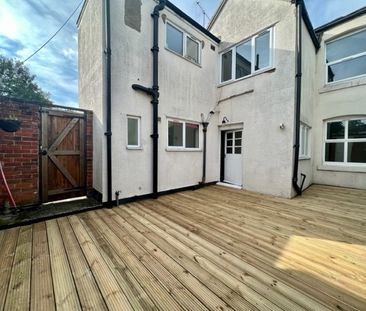 Clockhouse Road, Farnborough, Hampshire, GU14 - Photo 2