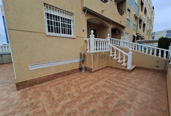 Ref.7505 2-Bedroom Apartment Just 300m from the Beach