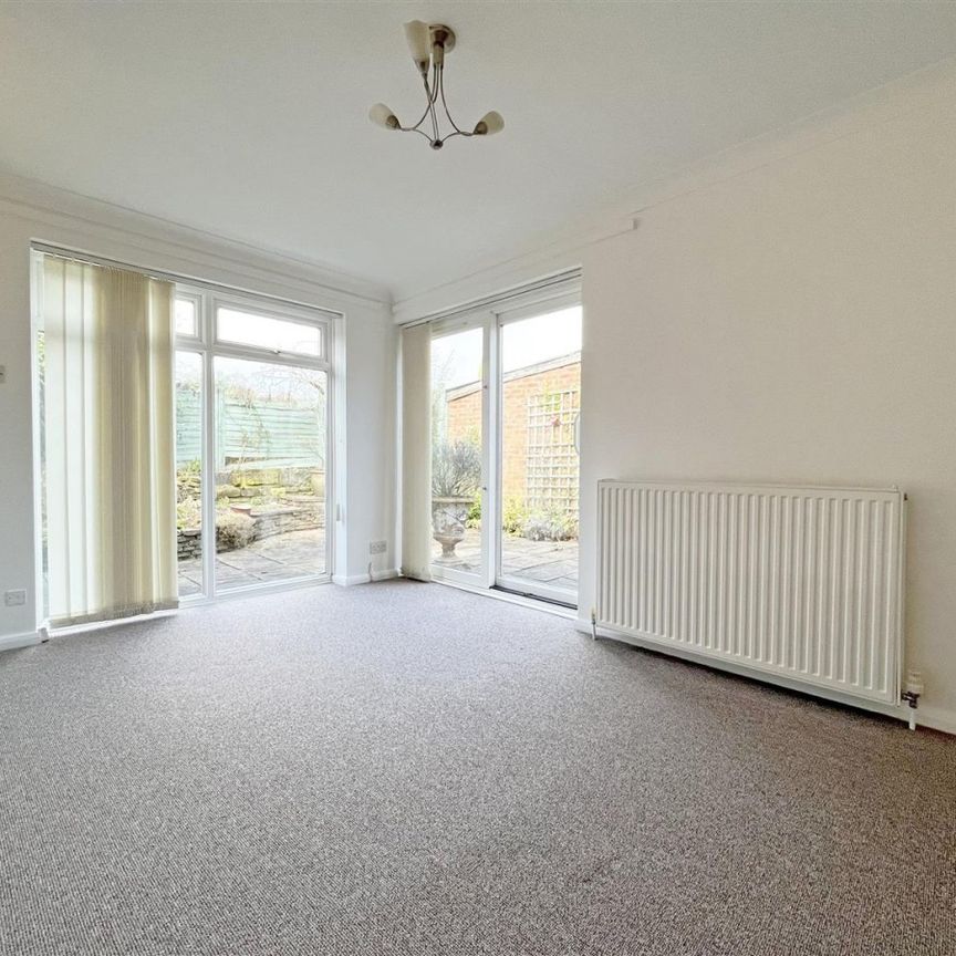 2 bedroom Detached bungalow to rent - Photo 1