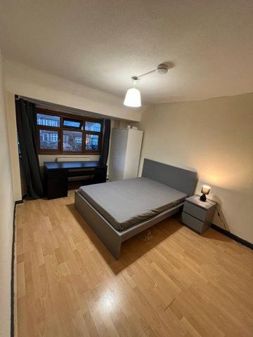 1 bedroom in a flat share to rent - Photo 3
