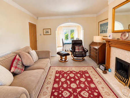 3 bedroom semi-detached house to rent - Photo 2