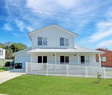 HAMPTON STYLE HOME WITH A TOUCH OF ELEGANCE - Photo 3