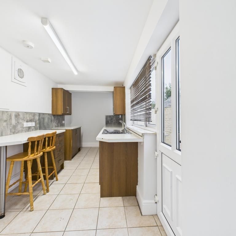 3 bedroom flat to rent - Photo 1