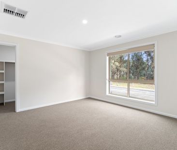 FAMILY HOME IN POPULAR THURGOONA - Photo 4