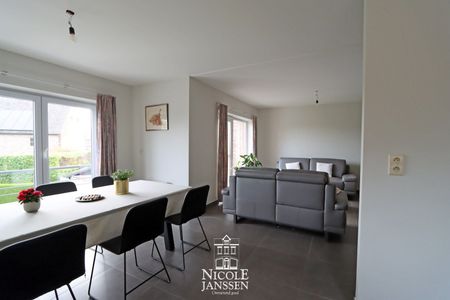 Verzorgd, instapklaar appartement met twee slaapkamers nabij centrum Bree - Photo 2