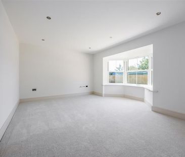 4 bedroom detached house to rent - Photo 2