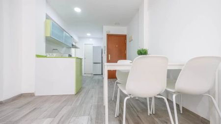 Room in a shared 4-bedroom apartment for rent in Torrefiel, Valencia. - Foto 2