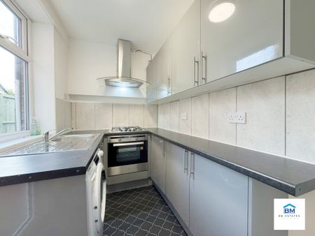 2 Bedroom Terraced - Photo 2