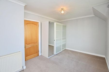 3 bedroom flat to rent - Photo 3
