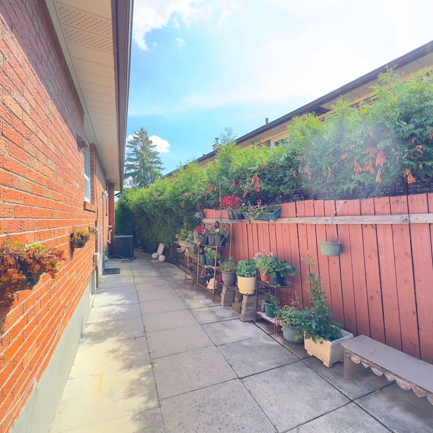 For Lease - 4 Fondy Court, Toronto, Ontario - Photo 1