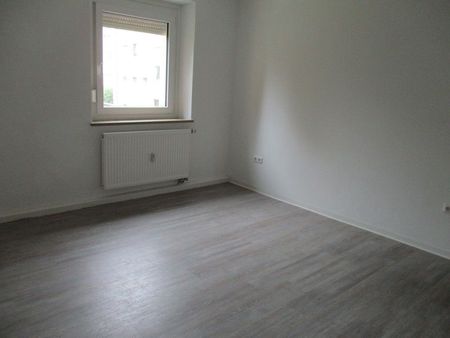 Renovierte 1,5 - Zimmer Wohnung mit Balkon in modernisierter Wohnanlage! - Photo 3