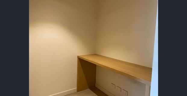 Spacious Amazing 1 Bedroom + Study Apartment FOR RENT - Photo 1