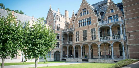 Appartement te huur in Mortsel voor € 2.500 met 2 slaapkamers - Photo 2