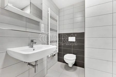 Pronájem bytu 1+kk, Za černým mostem, 35 m - Fotografie 2