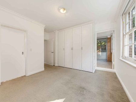 Spacious Ground Floor Apartment with North Aspect - Photo 4