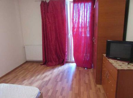 Apartament la prima inchiriere, 3 camere,53 mp! Mobilat si utilat! Zona Porii! - Photo 2