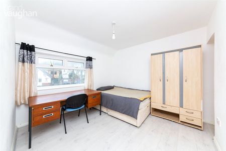 6 bedroom semi-detached house to rent - Photo 2