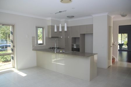 For Lease: Spacious Family Home at 37 Raglan Road, Auburn! Move in Now! - Photo 2