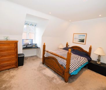 2 bedroom penthouse to rent - Photo 4