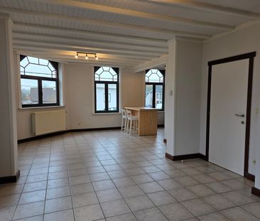 Lichtrijk appartement met 2SLK en privé staanplaats - Foto 1